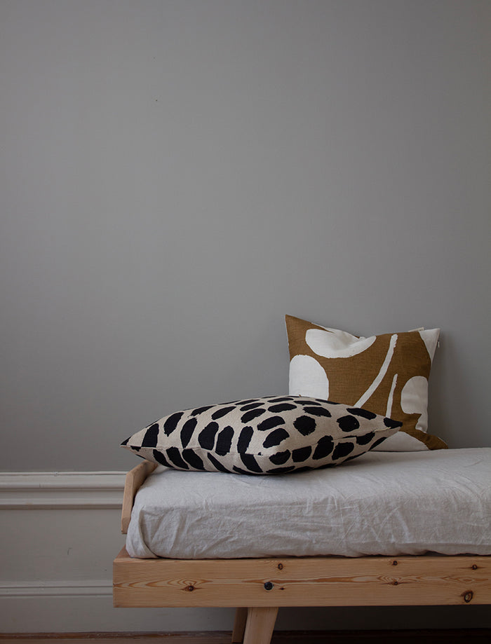 DOTS CUSHION COVER, BLACK