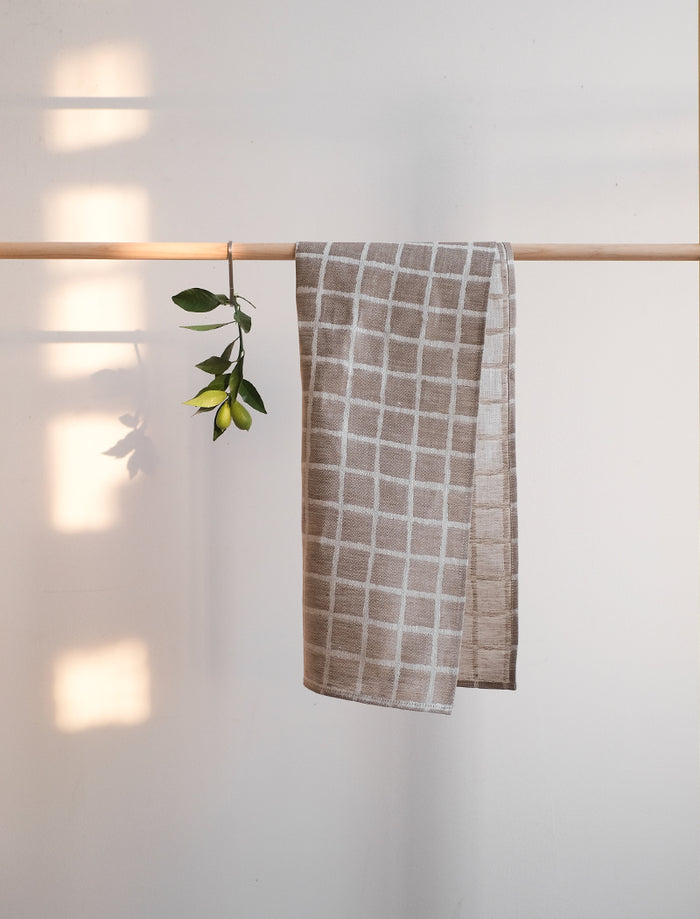 RUTIG JACQUARD WOVEN TEA TOWEL, BROWN