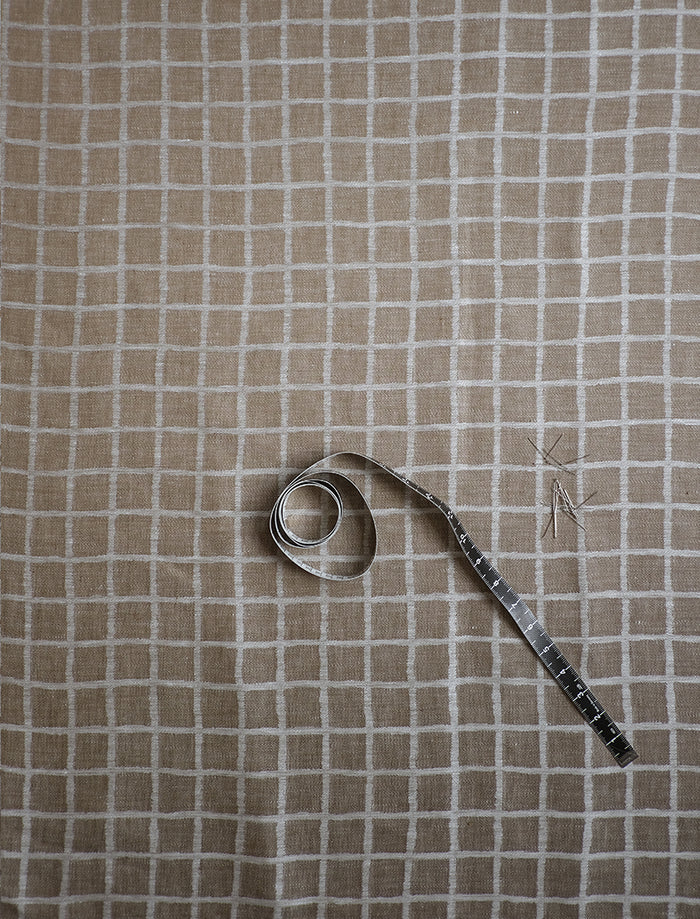 RUTIG LINEN FABRIC BY THE METRE, BROWN