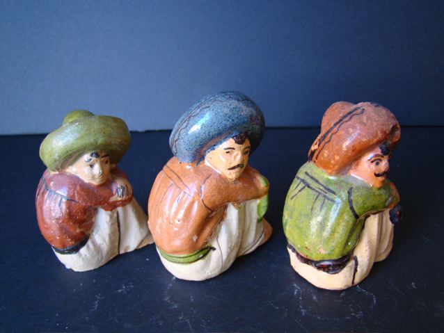 Sitting Mexican Pottery Salt Shaker