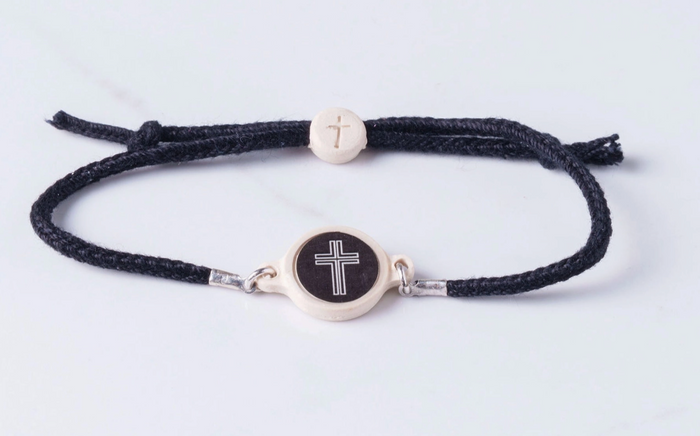 Onyx Cross