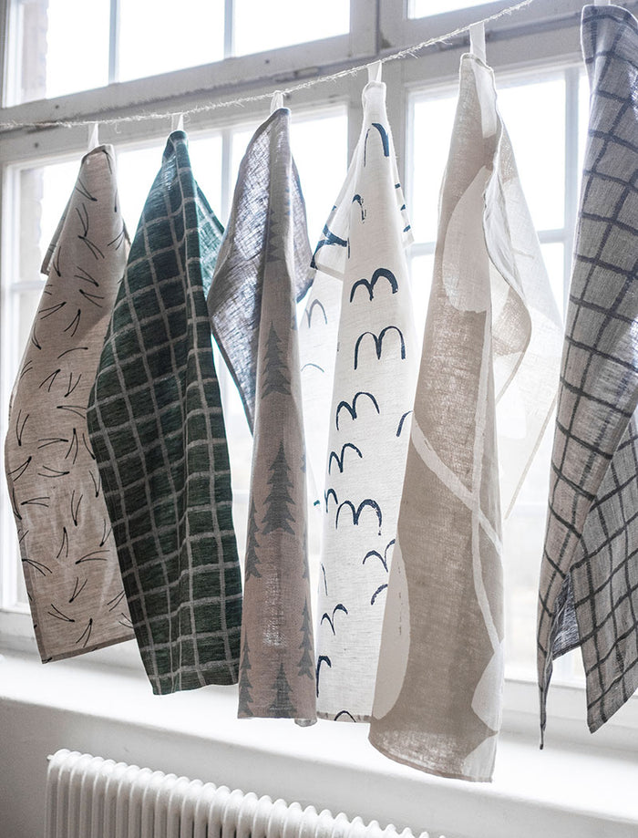 WATER LILIES TEA TOWEL, SAND